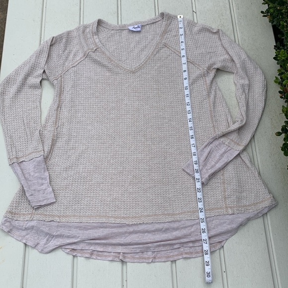 Amalli Talli Vee Neck Waffle Top - Picture 2 of 5